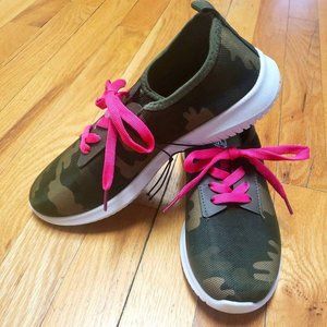 Cute camouflage sneakers ~ Size 6~ New!